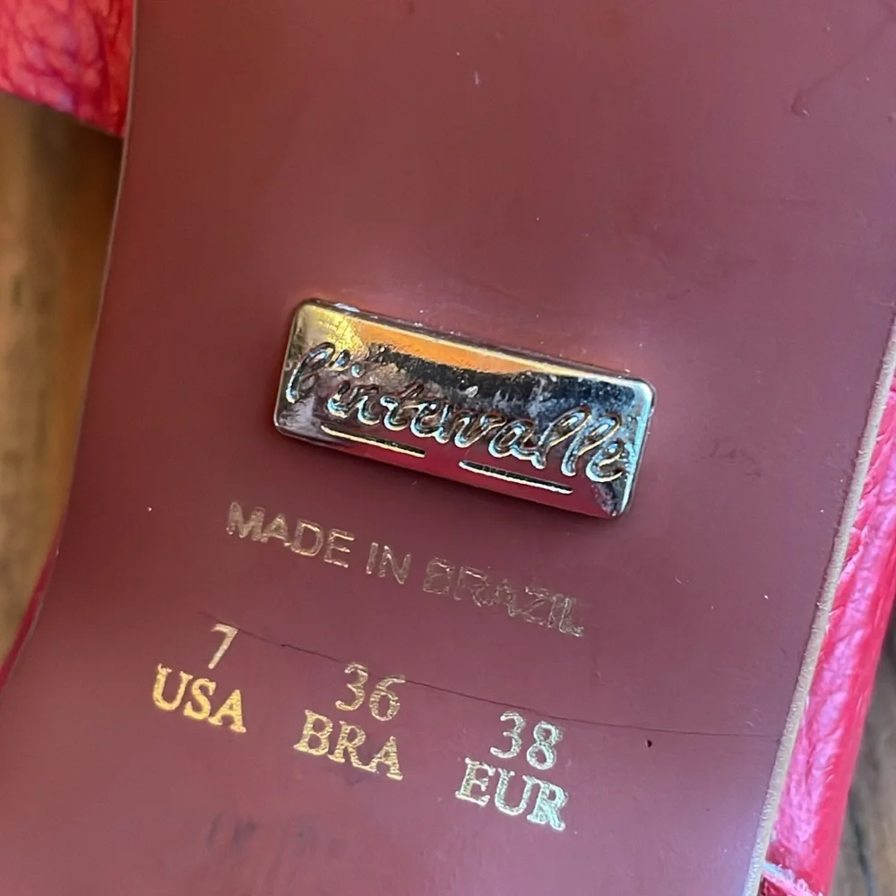 Super CUTE L'Intervalle RED sandles! Perfect for spring or summer. - Picture 9 of 10